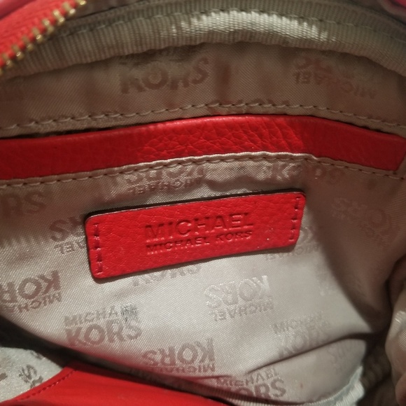 Michael Kors Small Purse - Picture 5 of 8